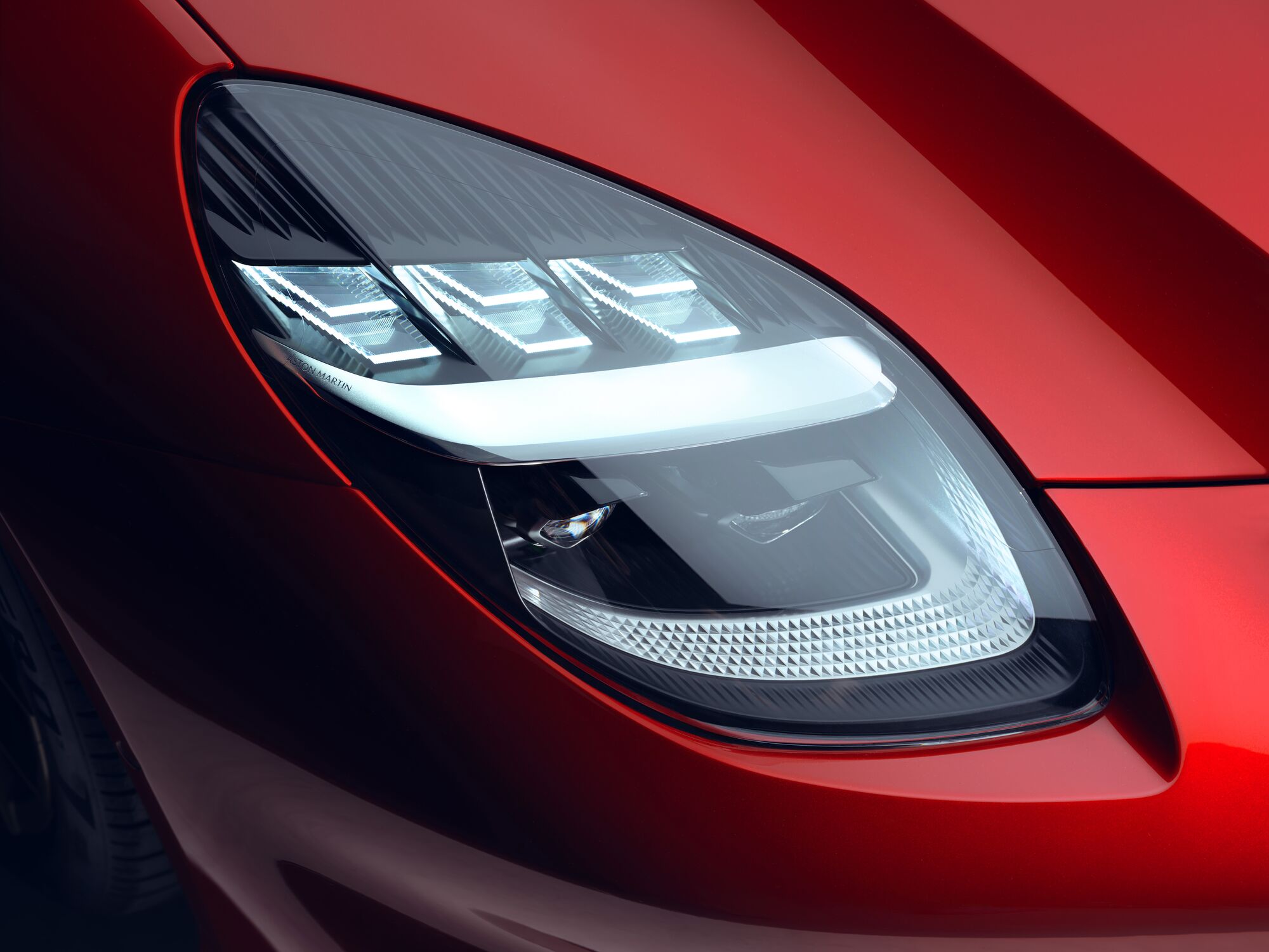 fari vanquish Aston Martin