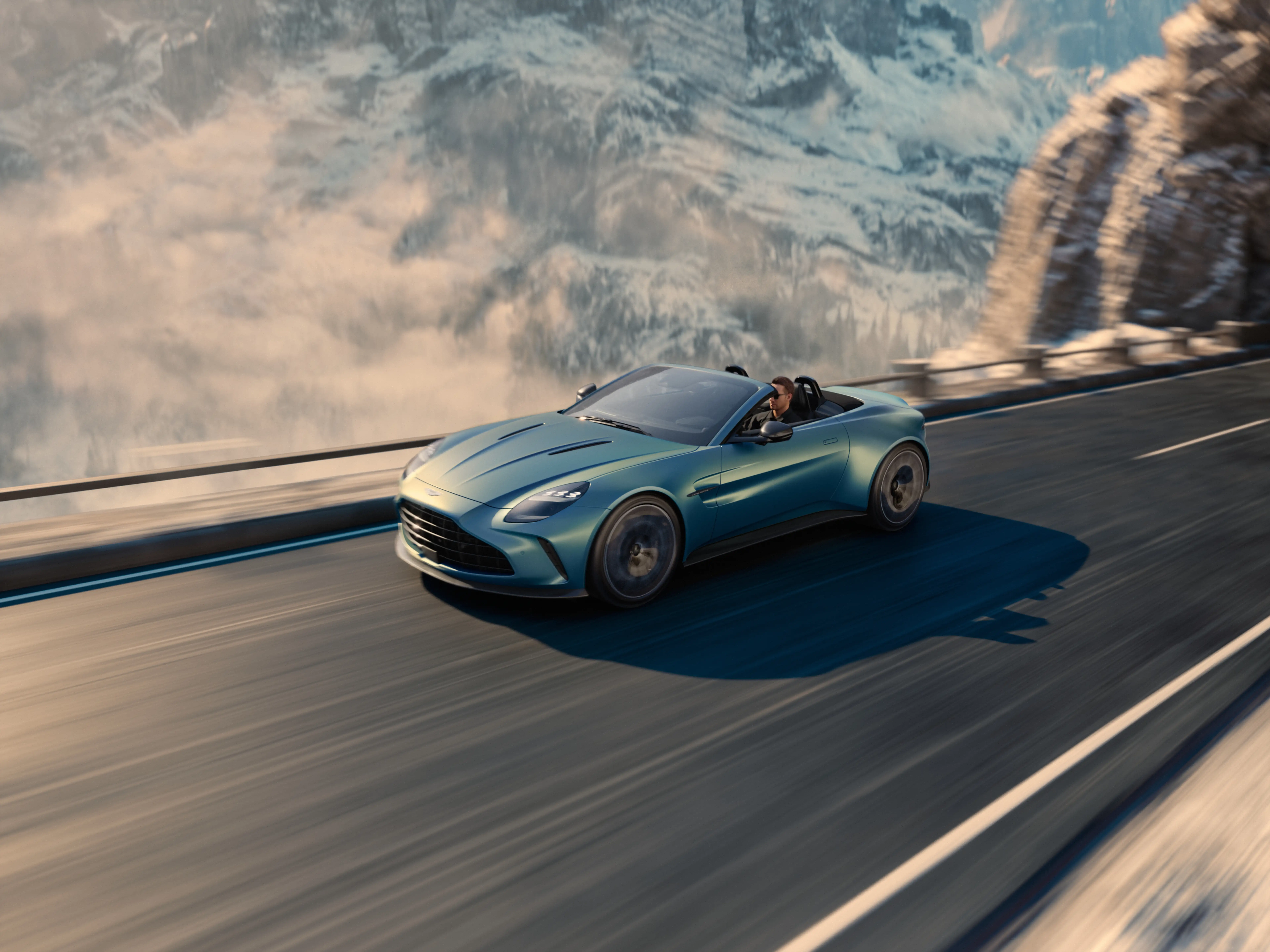 Aston Martin Vantage roadster su strada