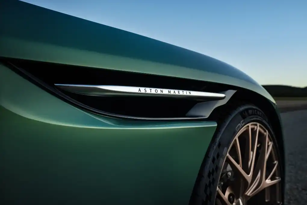 Fianco verde Aston Martin DBS
